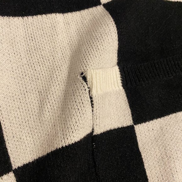 Dressed in Lala - Love You Oversized Checkerboard Cardigan in Black + White S/M - Picture 3 of 4